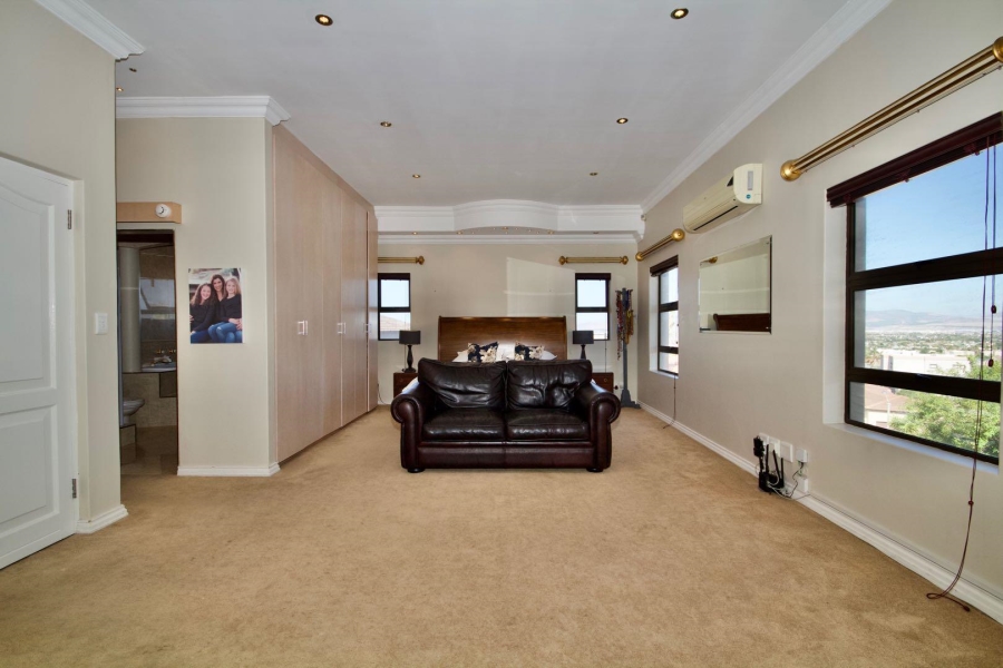 4 Bedroom Property for Sale in West Beach Western Cape